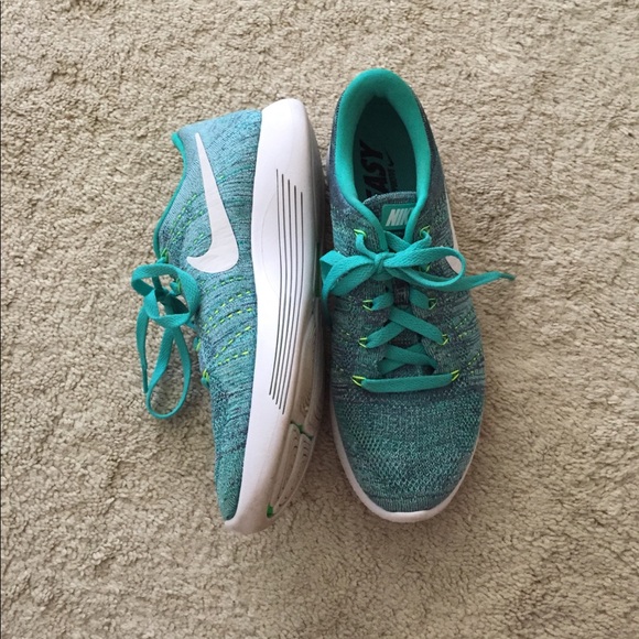 Nike Shoes - Nike LunarEpic Low Flyknit